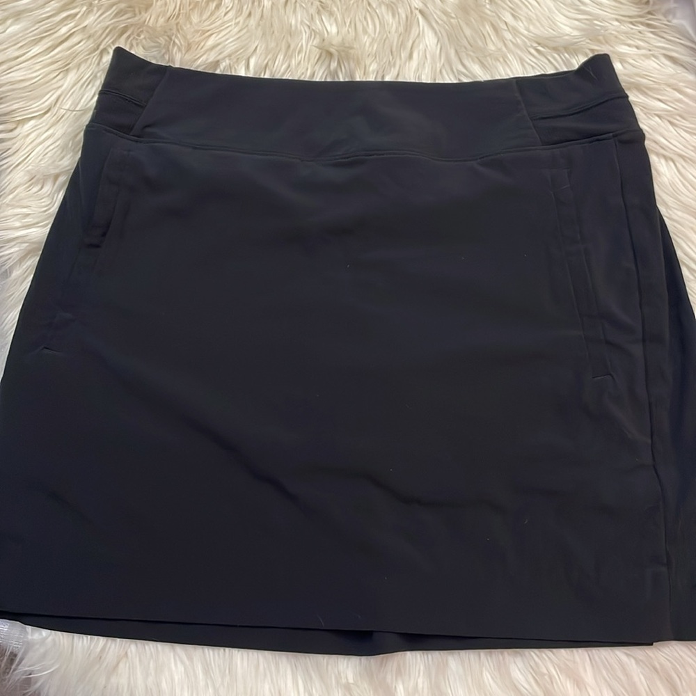 Athleta Black Soho Skort Size 8. Elastic Waist, 2 Back Pocket, 2 side Pocket - Picture 3 of 9